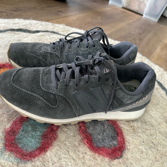 New Balance 696 - Picture 3 of 5